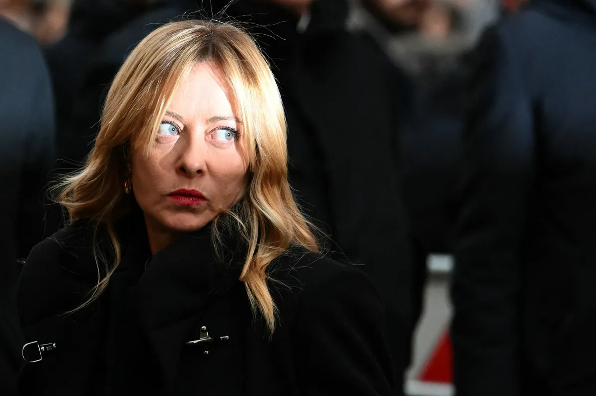 Prvi večji poraz Giorgie Meloni razkril staro pravilo italijanske politike: ustavo pusti pri miru