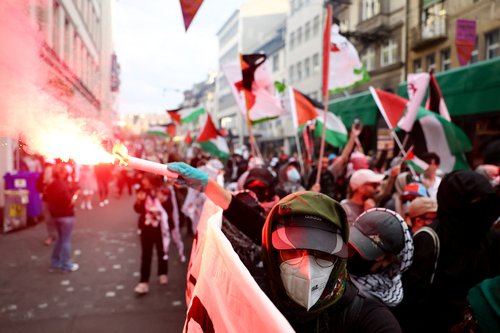 Propalestinski protest v Baslu pred finalom Evrovizije 2025
