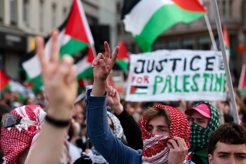 Propalestinski protest v Baslu pred finalom Evrovizije 2025