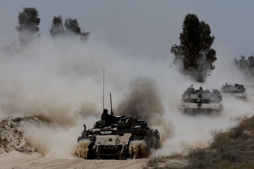 Izraelski tanki in oklepniki v Gazi