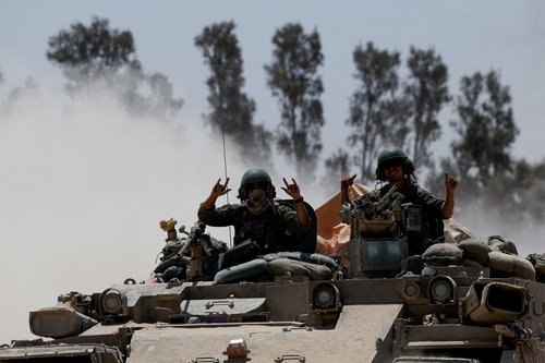 Izraelski vojaki v tanku