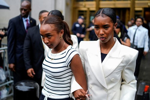 Chance in D'Lila Star Combs na sojenju očetu Diddyju