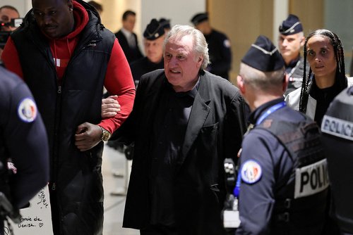 Gérard Depardieu na sodišču.