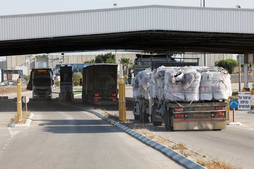 V Gazo prispelo 90 tovornjakov s humanitarno pomočjo