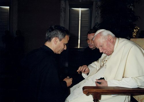 Robert Francis Prevost in papež Janez Pavel II.