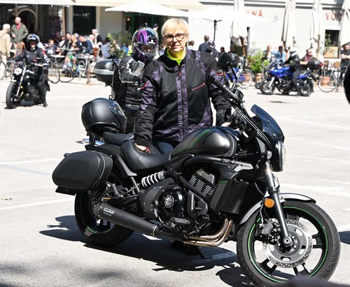 Predsednica Nataša Pirc Musar na motorju