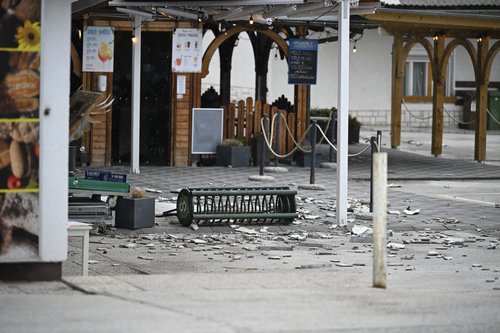 Poškodovani objekti po močnem vetru v Žirovnici