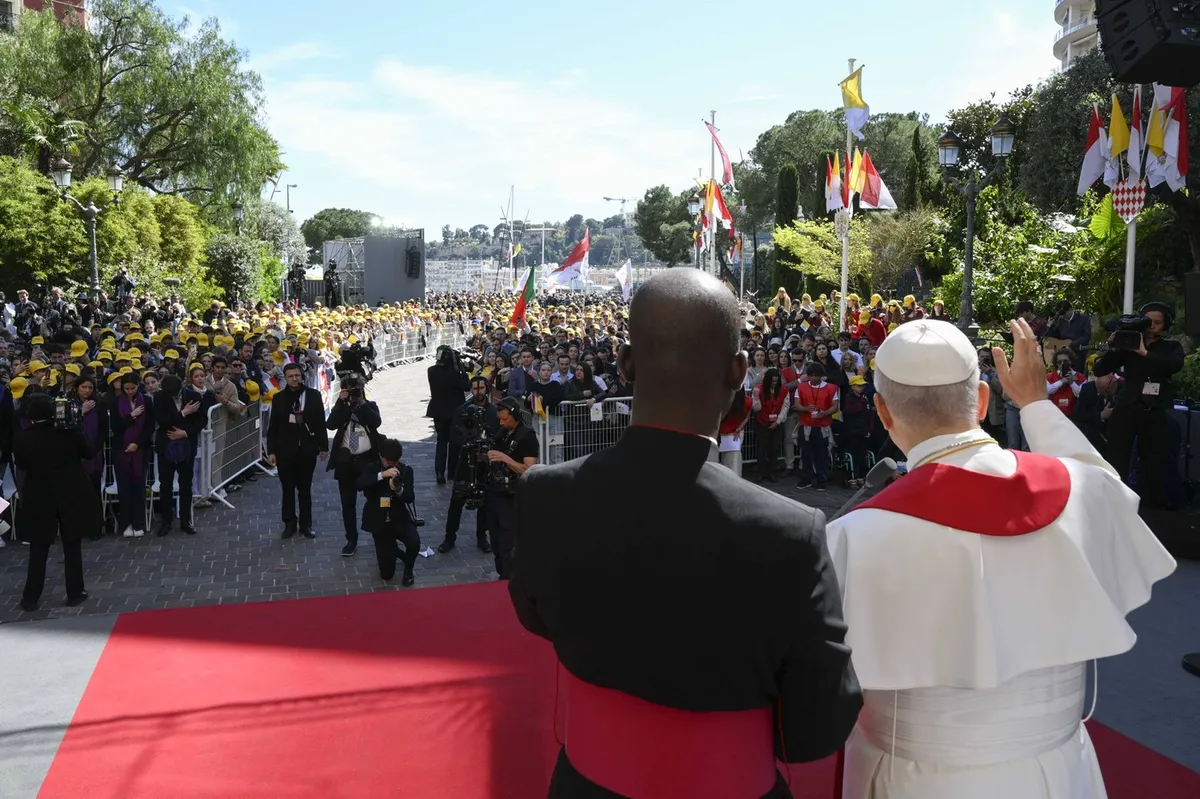 Papež med obiskom Monaka obsodil nepravično delitev moči in bogastva
