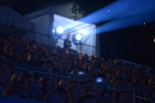 omejitev kulturne in športne dejavnosti