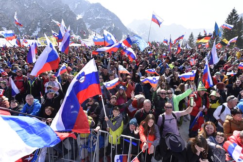Planica 2022, obiskovalci, zastave