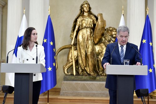 Finland's Prime Minister Sanna Marin and Finland's President Sauli Niinisto attend a joint news conference on Finland's security policy decisions at the Presidential Palace in Helsinki