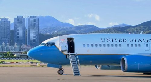 letalo z Nancy Pelosi