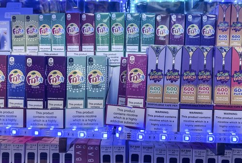 Elektronske cigarete: uspeh ali nočna mora za javno zdravje?