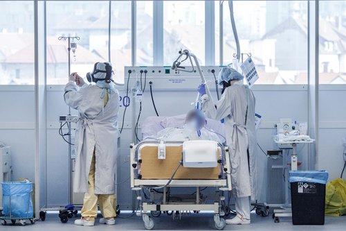 covid oddelek, ukc ljubljana, april 2021, zaščitna oprema