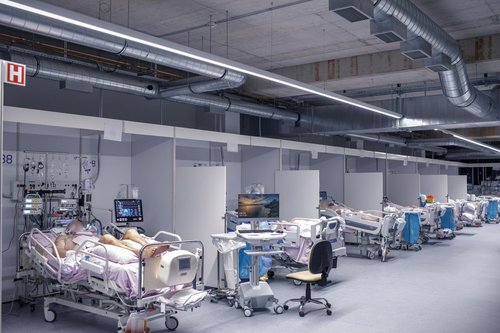 covid oddelek, koronavirus, ukc ljubljana, bolnišnica, bolniki, intenzivna