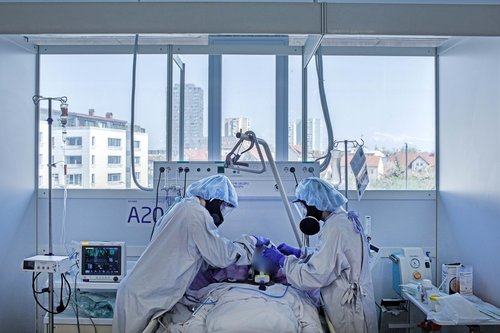 covid oddelek, koronavirus, ukc ljubljana, zaščitna oprema,