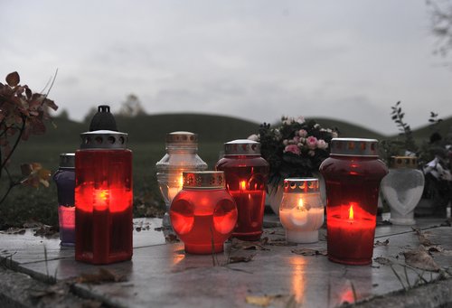 sveče, grob