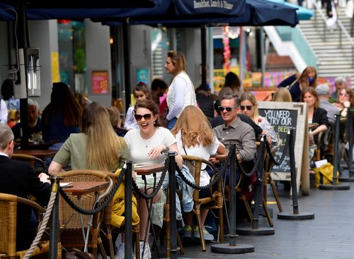 Velika Britanija, covid, lokali