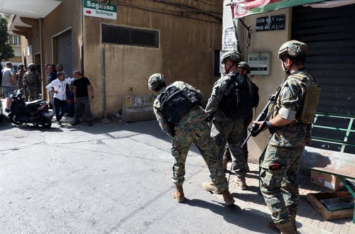 Vojska patrulira po ulicag Bejruta