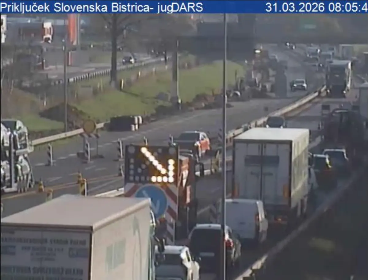 Zastoji na štajerki v obe smeri, proti Ljubljani se pot podaljša za eno uro