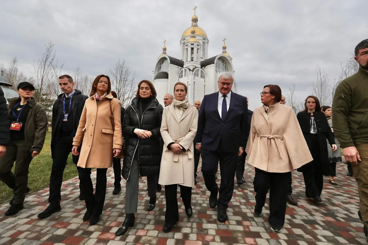 Zunanji ministri EU so se v Ukrajini poklonili žrtvam v Buči