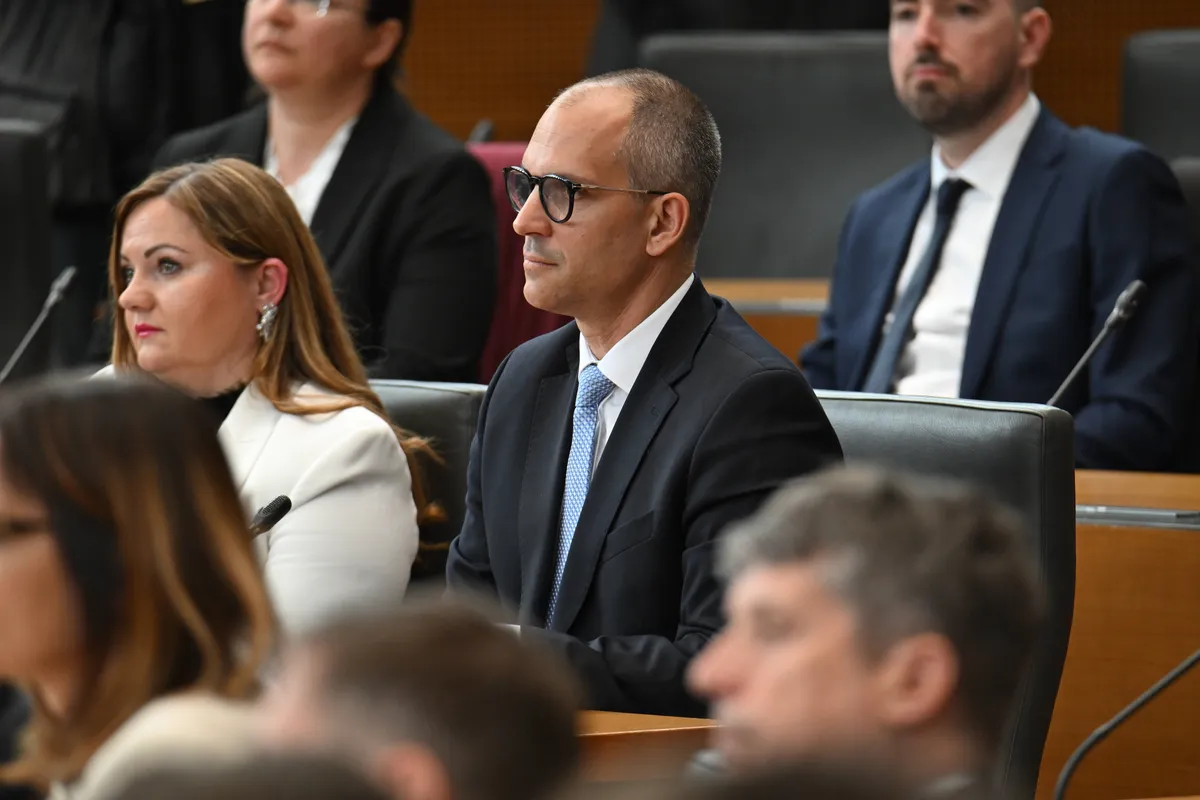 Logarjevi Demokrati odrekli podporo predlogu SDS o zamiku izvolitve sodnikov