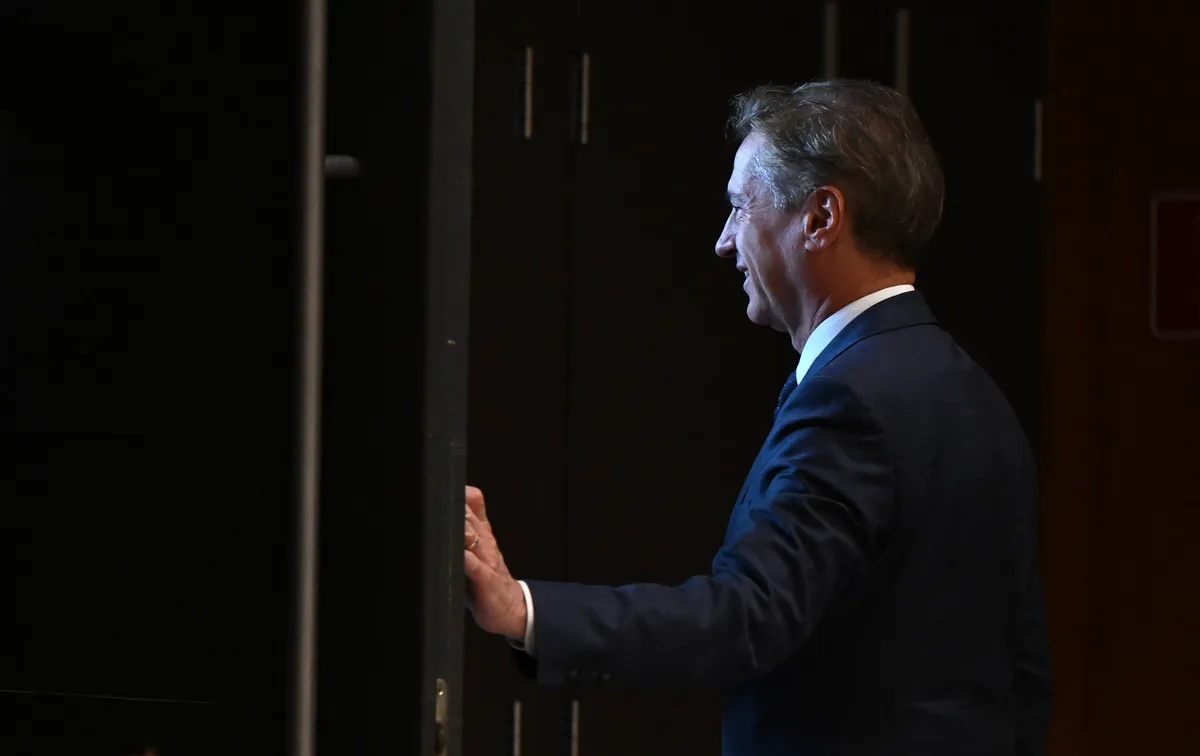 Golob ocenjuje, da so igrice za oblikovanje četrte Janševe vlade jasno razkrite