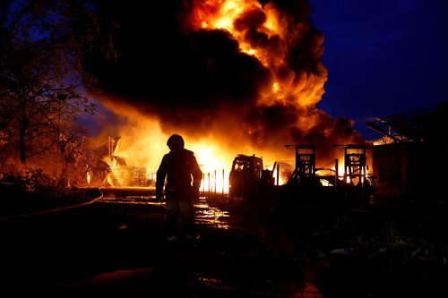 Požar po ruskem napadu na Kijev