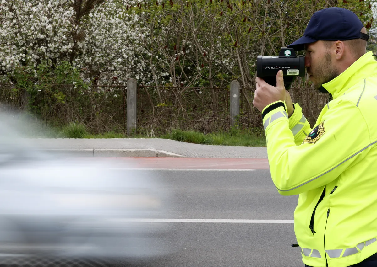 Maraton merjenja hitrosti: koliko prehitrih voznikov so ujeli policisti?