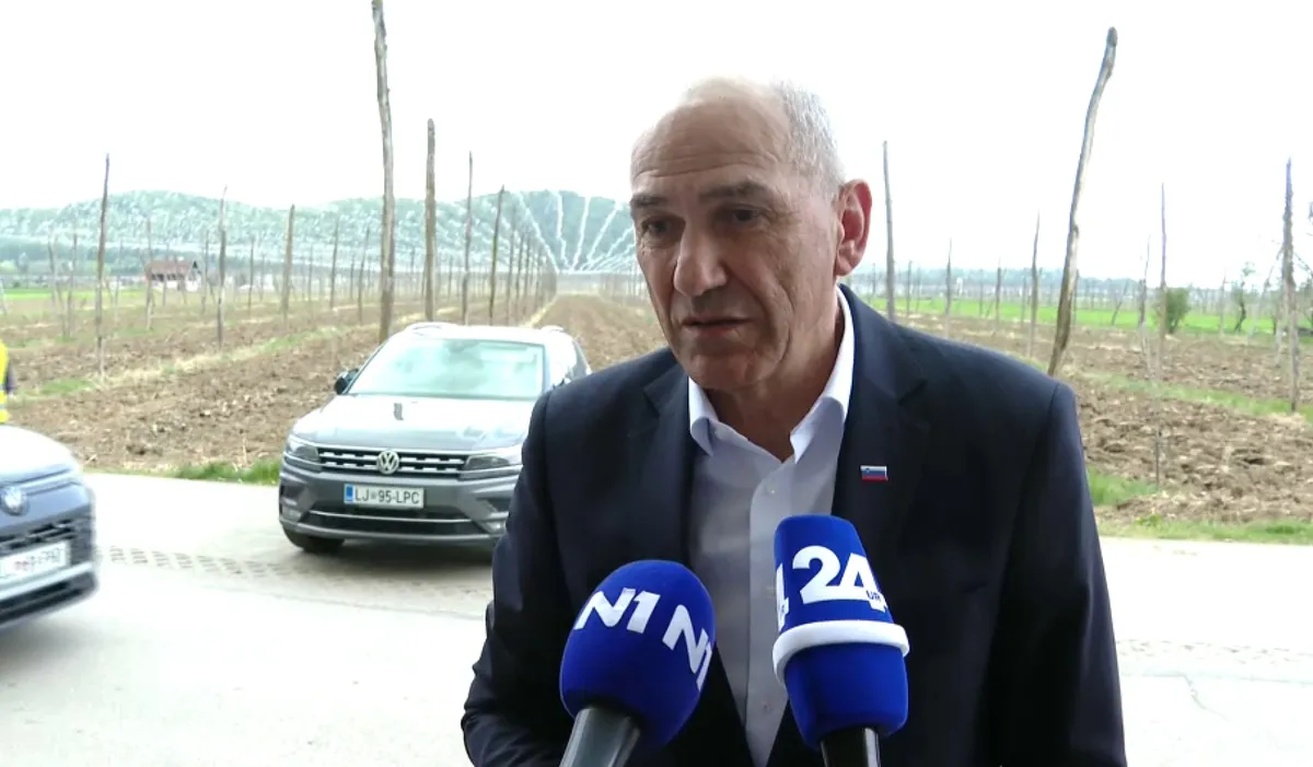 SDS sestankuje v Braslovčah. Janša ob prihodu še skrivnosten, Mahnič pa: Četrta Janševa vlada je zelo blizu