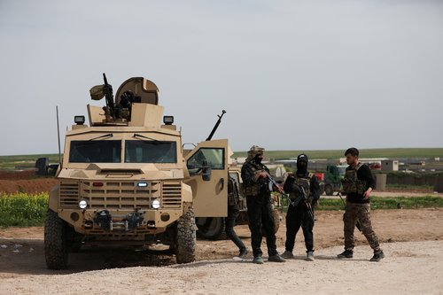 Sirske demokratične sile nadzorujejo umik ameriške vojske iz oporišča Kasrak