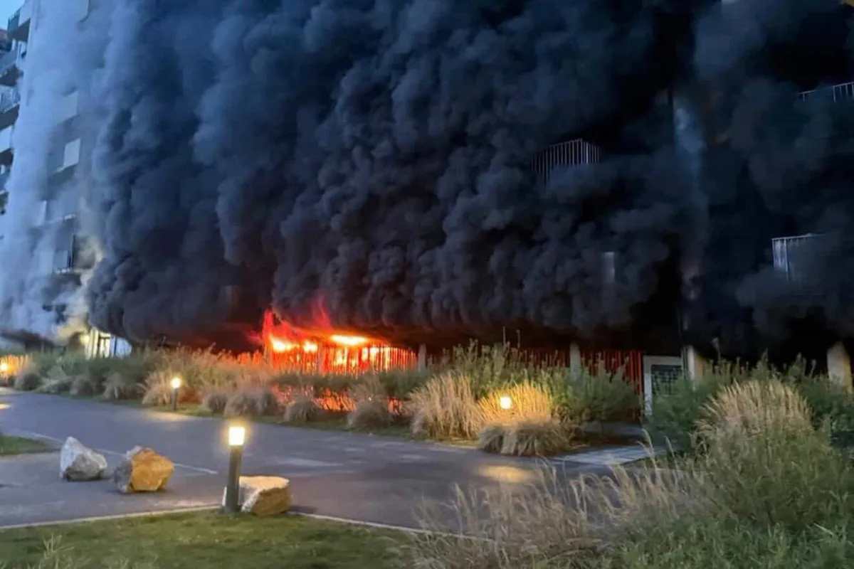Graški stanovanjski kompleks zajeli plameni in dim, več ljudi v bolnišnici (FOTO)