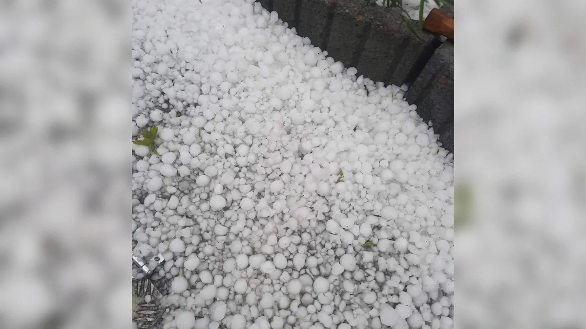 Toča klestila tudi po Balkanu: pobelilo ulice v Bihaću (FOTO&VIDEO)