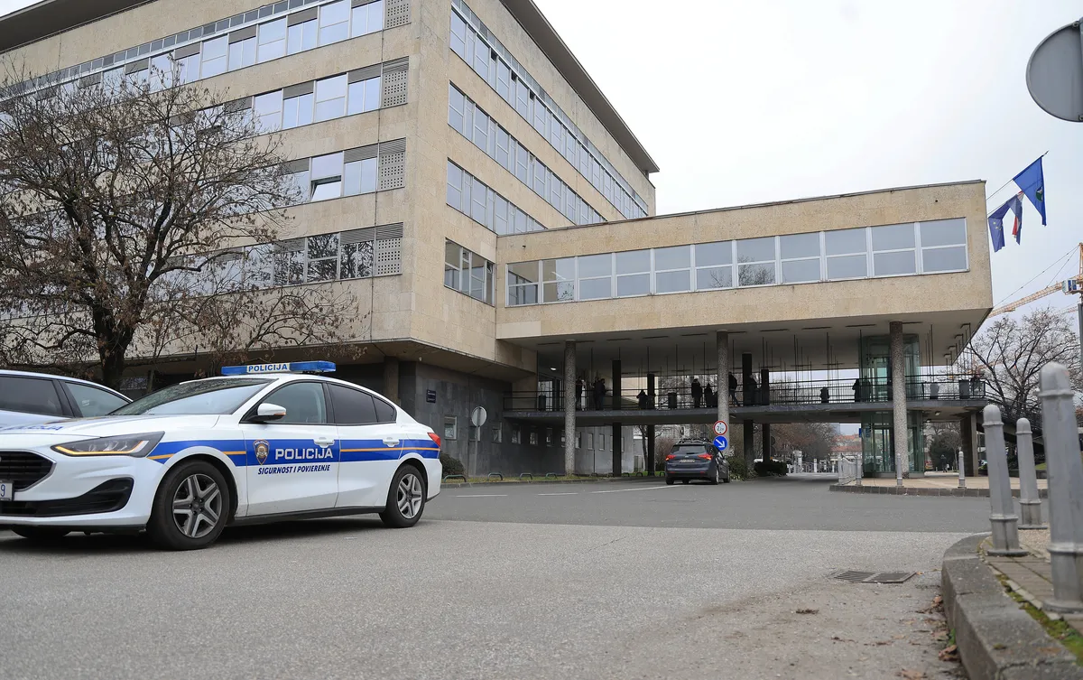 Na Hrvaškem na več šolah zaradi groženj z bombami znova evakuirali učence