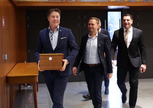 Tajno glasovanje o podpredsednikih DZ