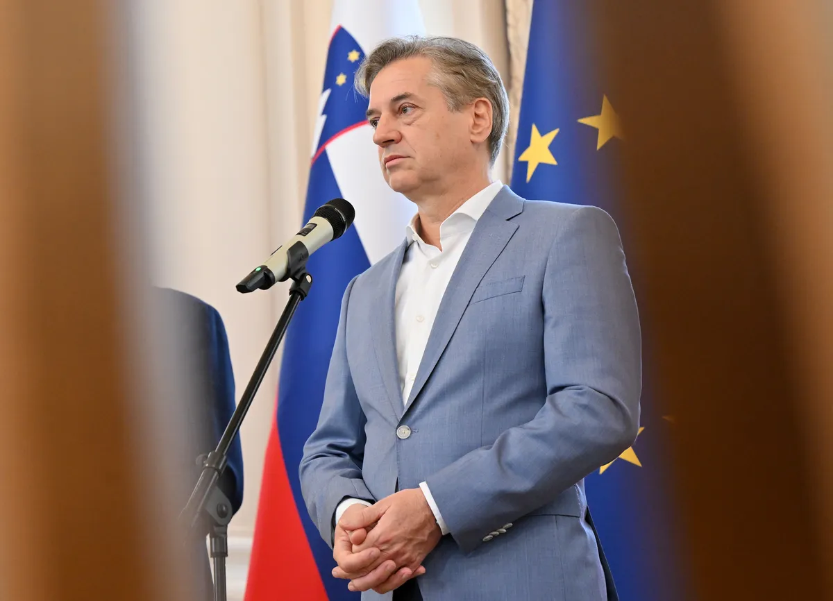 Premier Robert Golob obsodil strelski incident: 