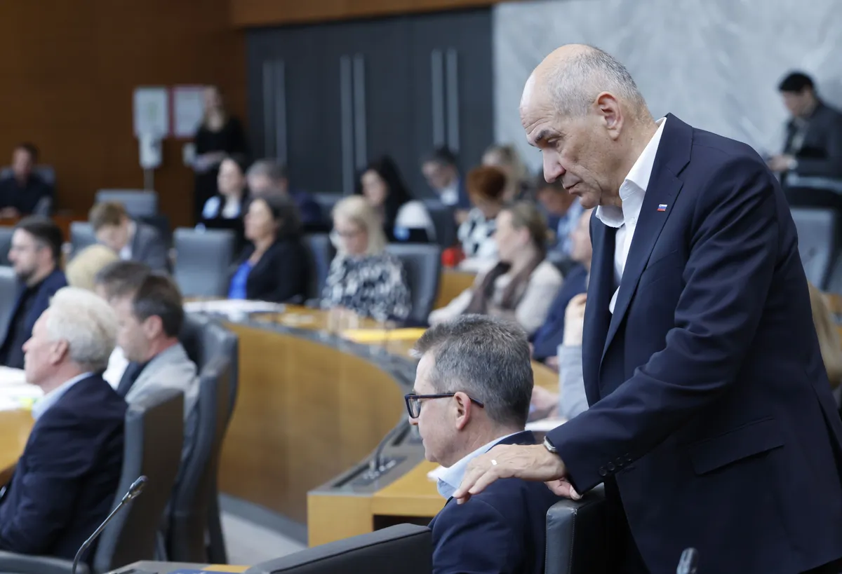 Janša hiti s sestavo vlade, nova izredna seja državnega zbora že med počitnicami