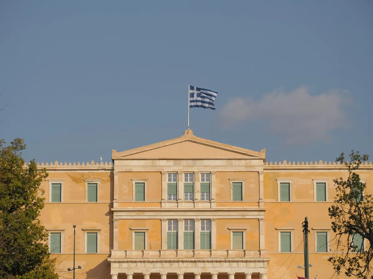 Grškim poslancem, ki jih obtožujejo zlorabe evropskih sredstev, vzeli imuniteto