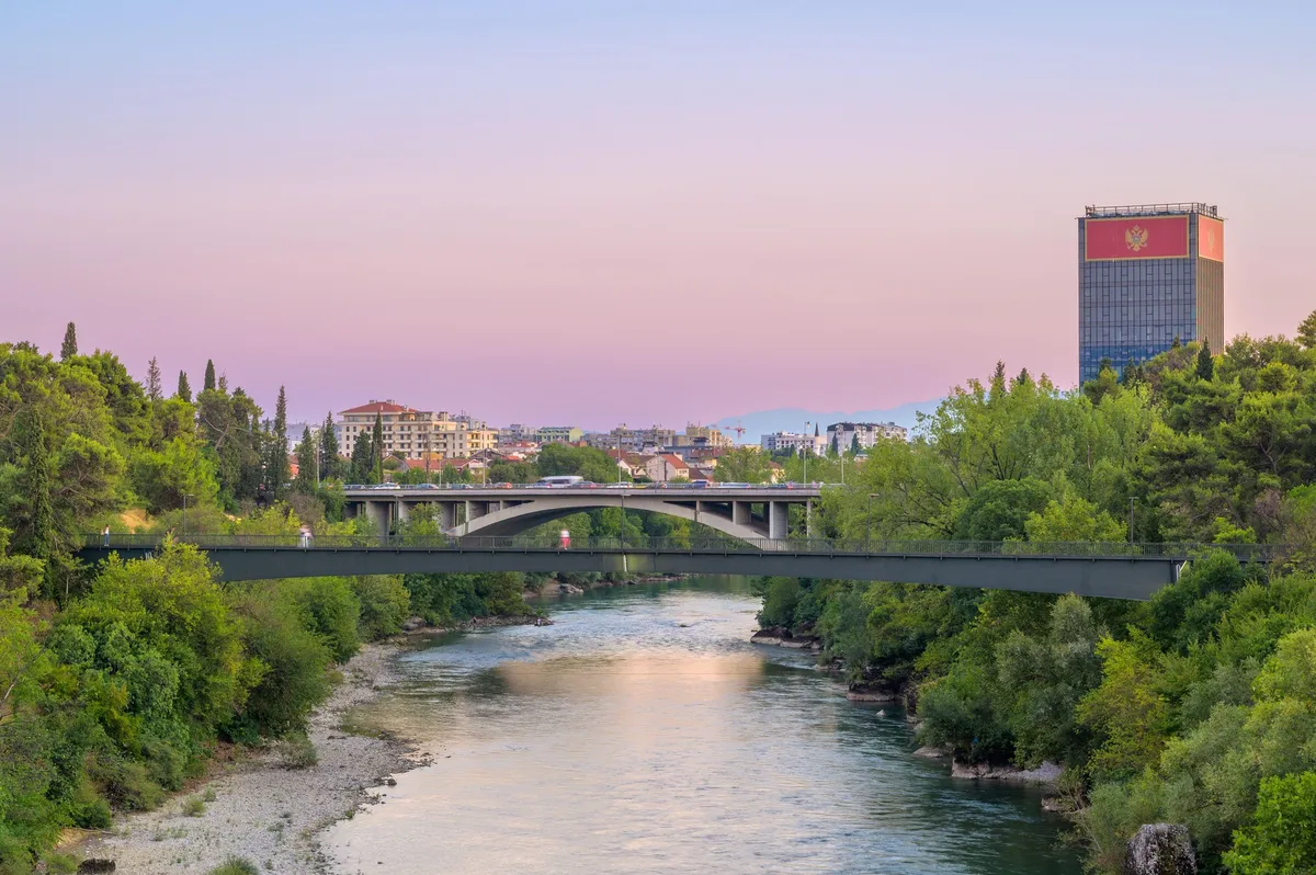 Po dolgih letih čakanja velik korak za Črno goro na poti v EU