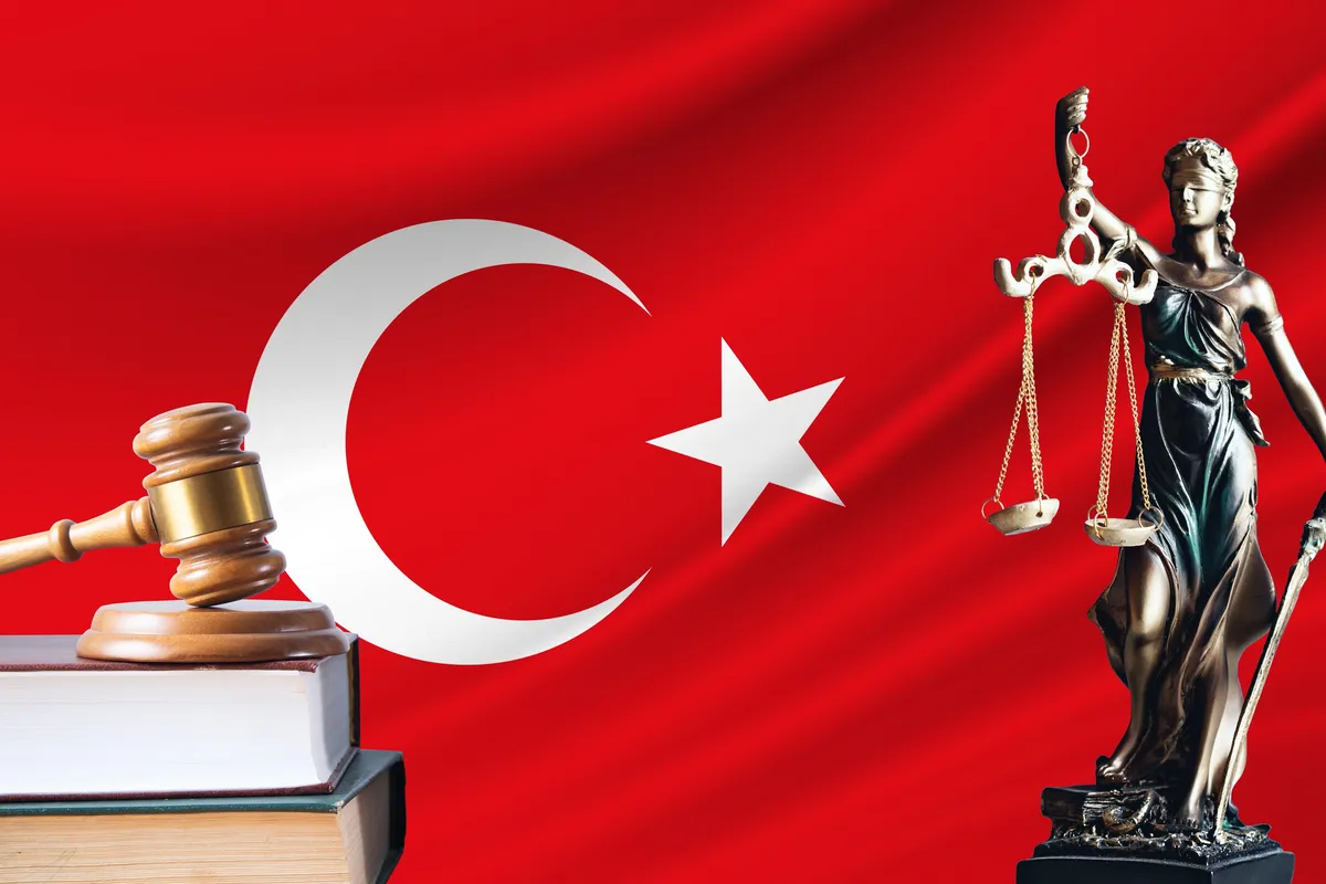 Turški parlament prepovedal uporabo družbenih omrežij za mlajše od 15 let