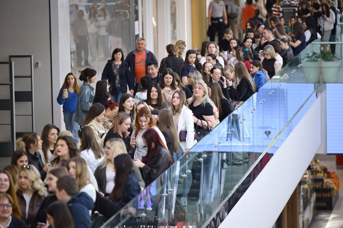 Naval na trgovino: v Zagrebu več ur čakale na otvoritev Sephore (FOTO)