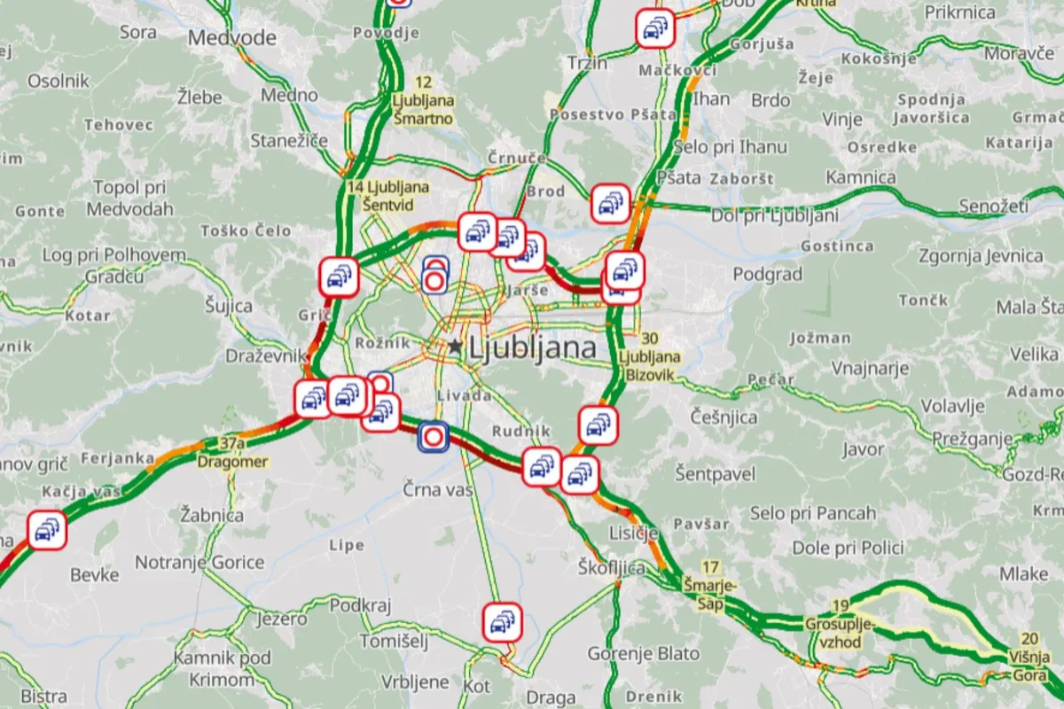 Začelo se je: zaradi praznikov in počitnic po državi že danes nastajajo zastoji