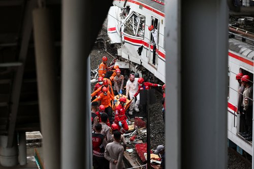 Železniška nesreča v bližini Džakarte