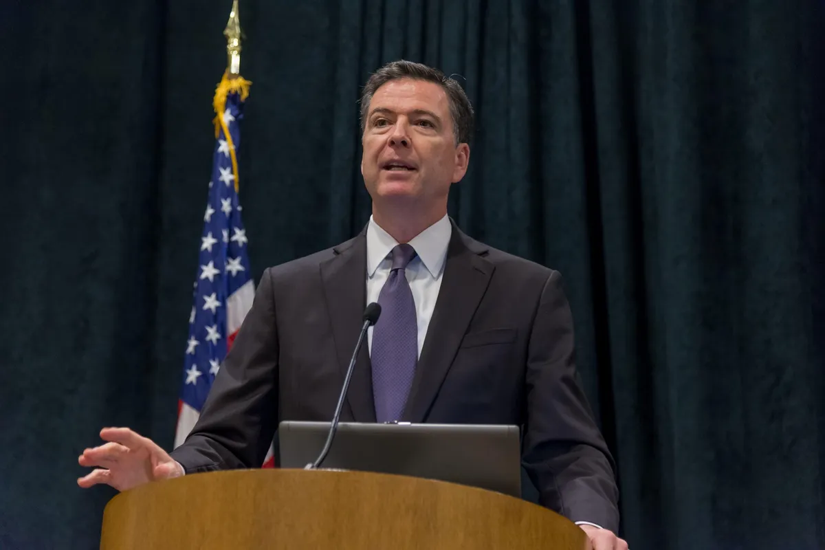 Nekdanji direktor FBI tarča pregona, ker naj bi z objavo školjk grozil Trumpu