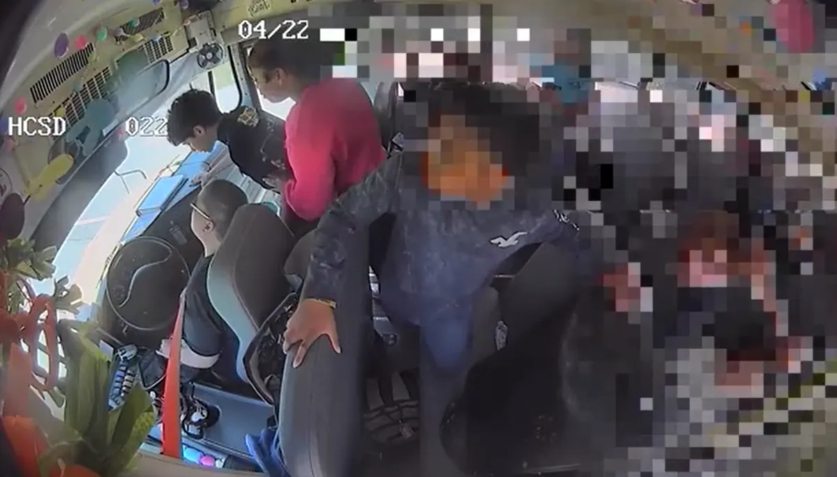 Ameriški osnovnošolci varno ustavili avtobus, ko je voznik izgubil zavest (VIDEO)