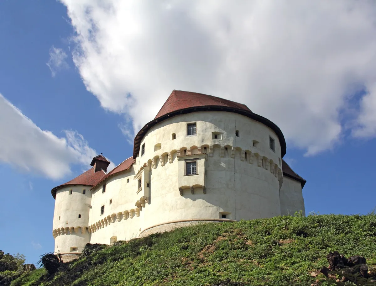 Na velikonočnem slavju v hrvaškem Zagorju top ubil človeka