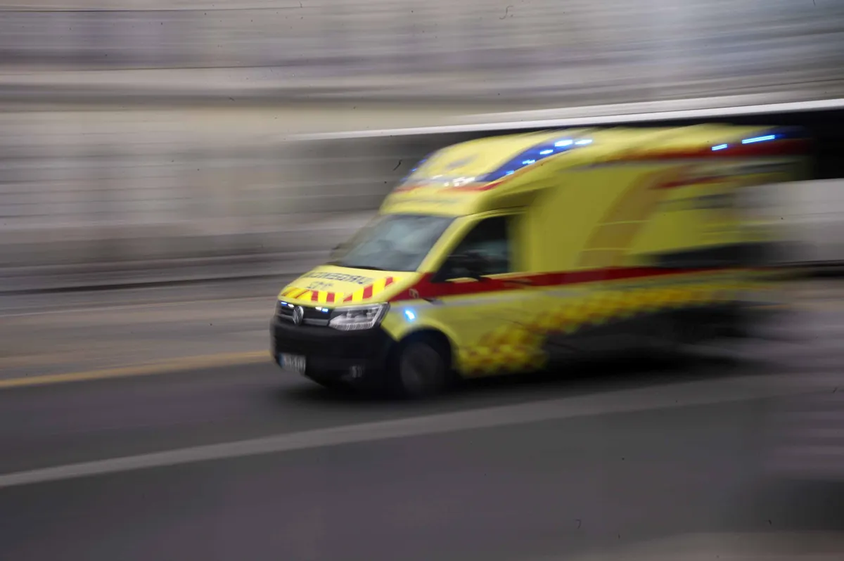 Pri Tolminu trčila motorista, tri osebe hudo poškodovane
