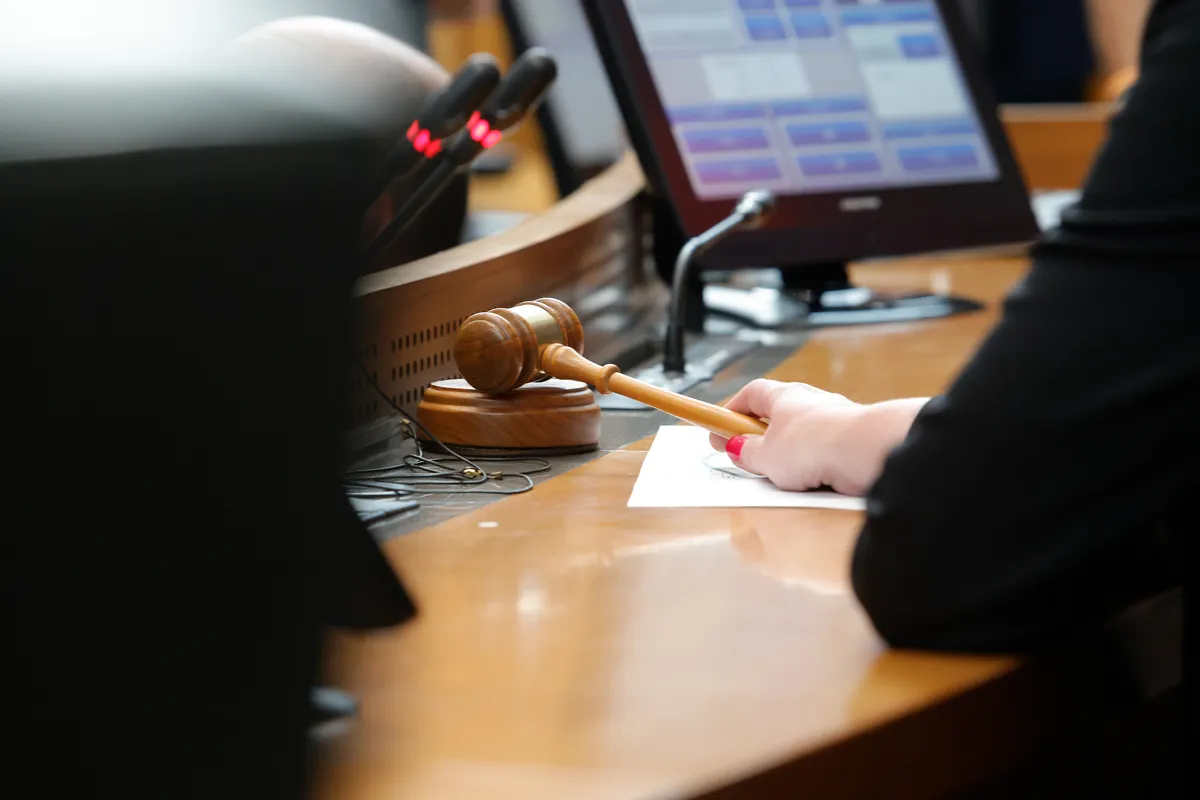 Napeto pred ustanovno sejo, v igri vsaj dva kandidata za predsednika državnega zbora