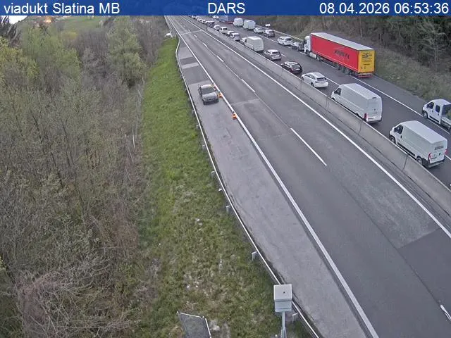 Nesreči na štajerki povzročata zastoje, gneča tudi proti mestnim središčem