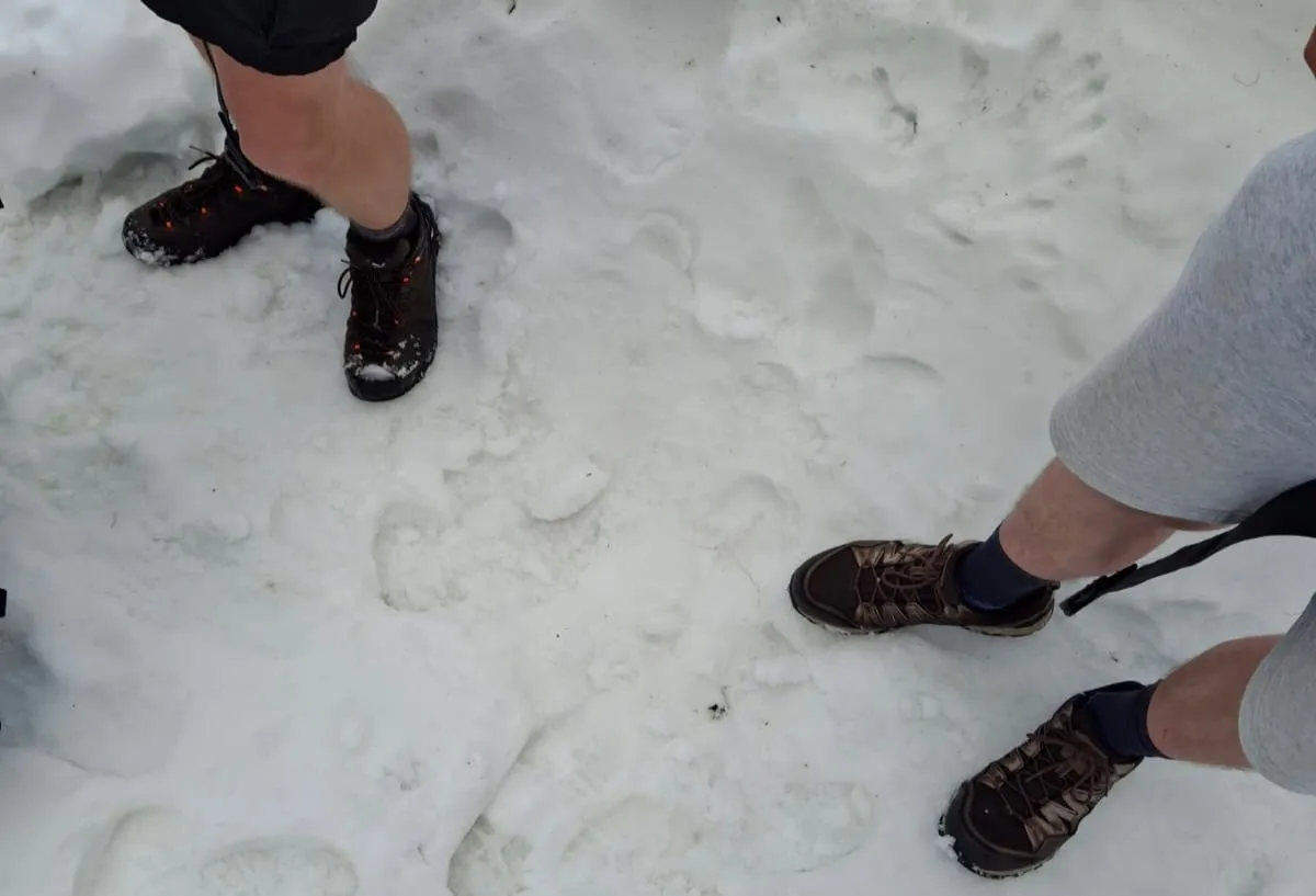 Tuja pohodnika s kratkimi hlačami v gore, rešiti so ju morali s helikopterjem